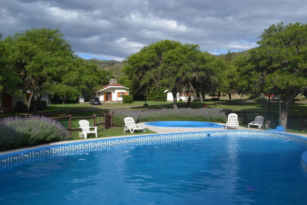 Cabanas Los Algarrobos Villa General Belgrano Bagian luar foto
